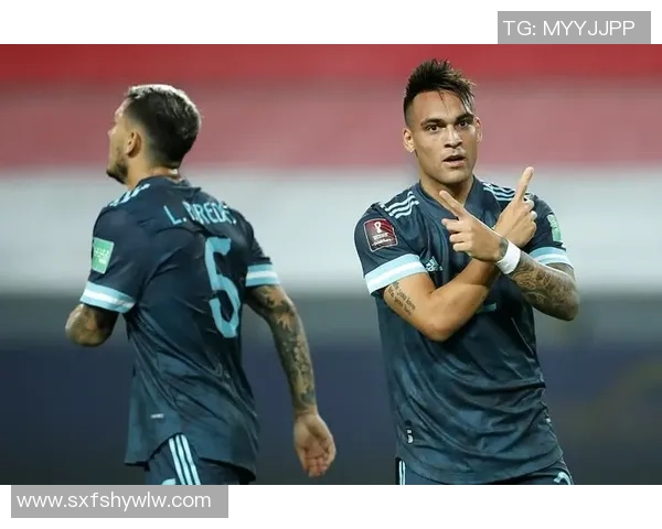 武汉羽毛球队在世界杯预选赛中以83分稳居积分榜首位展现强劲实力