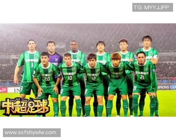 足球明星齐聚深圳激情踢球引发球迷热潮盛况空前 足球明星齐聚深圳激情踢球引发球迷热潮盛况空前